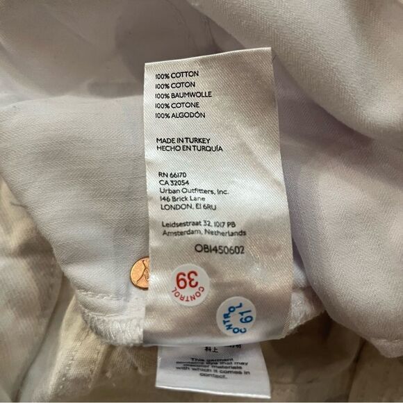 We the Free Maggie Mid-Rise Jean Shorts Optic White Size 27 Destroyed Distressed - Picture 7 of 11